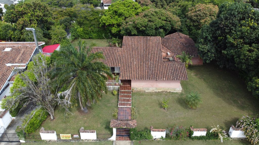 Casa en venta Valle Del Cauca Cali Urbanización Ciudad Jardín 470 m2 Habitaciones 4 Baños 4 Garajes 7 Precio $2000000000