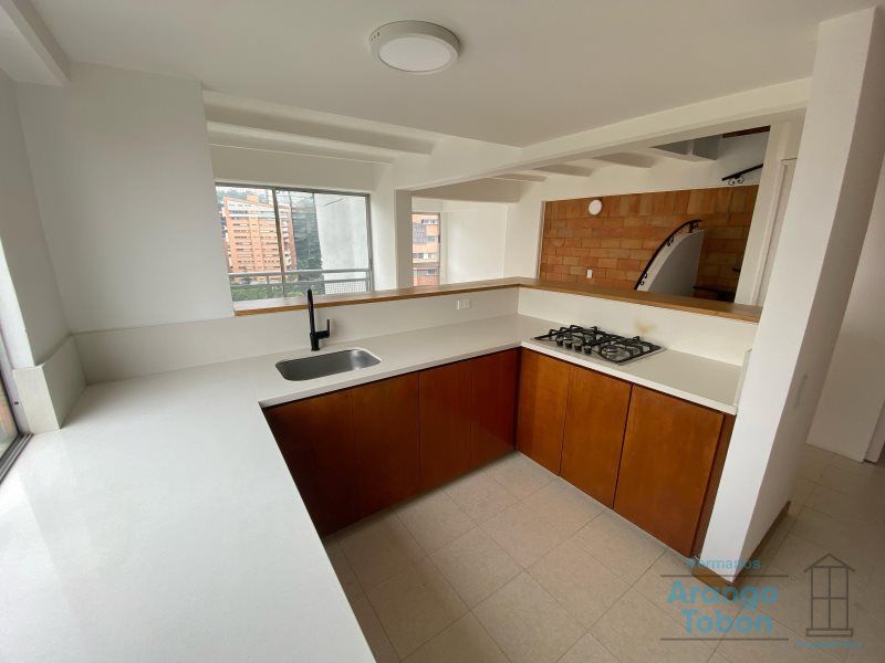 Apartamento en arriendo Antioquia Medellín Santa Rosa De Lima 95 m2 Habitaciones 2 Baños 3 Garajes 1 Precio $3800000