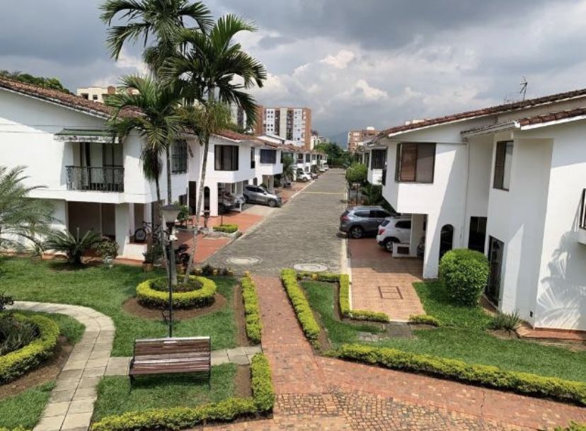 Casa en venta Valle Del Cauca Cali Ciudadela Pasoancho 280 m2 Habitaciones 3 Baños 5 Garajes 3 Precio $920000000