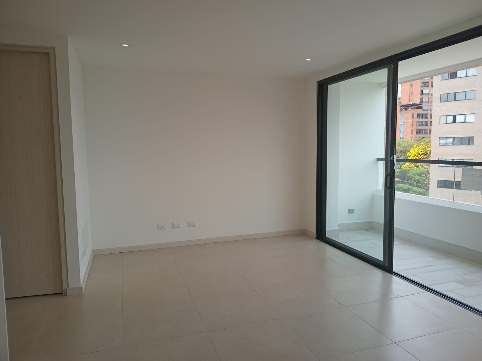 Apartamento en arriendo Antioquia Medellín Castropol 84 m2 Habitaciones 3 Baños 3 Garajes 2 Precio $4800000