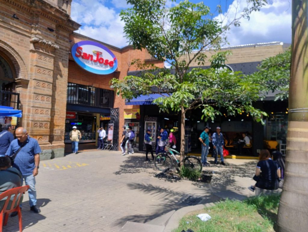 Local en arriendo Antioquia Medellín La Candelaria 5 m2 Habitaciones 0 Baños 0 Garajes 0 Precio $1800000