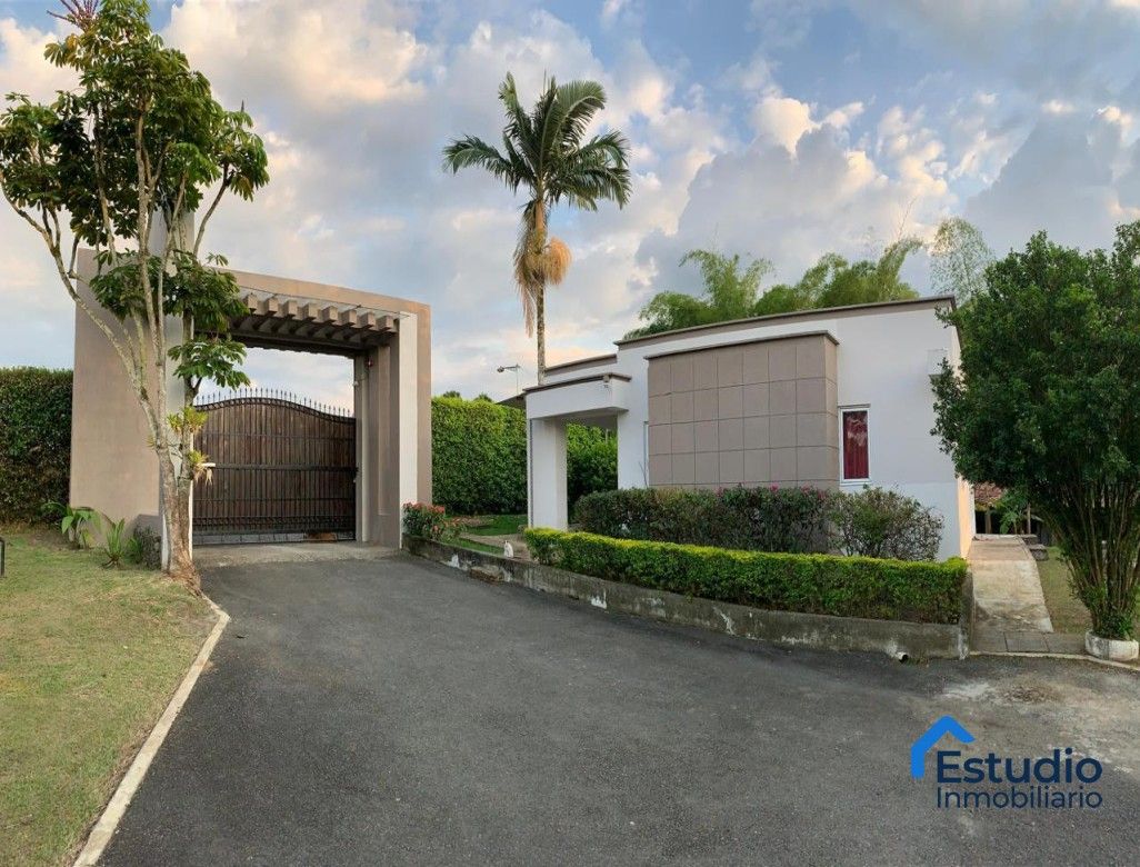 Finca en venta Risaralda Pereira Br San Fernando 380 m2 Habitaciones 5 Baños 6 Garajes 2 Precio $2500000000