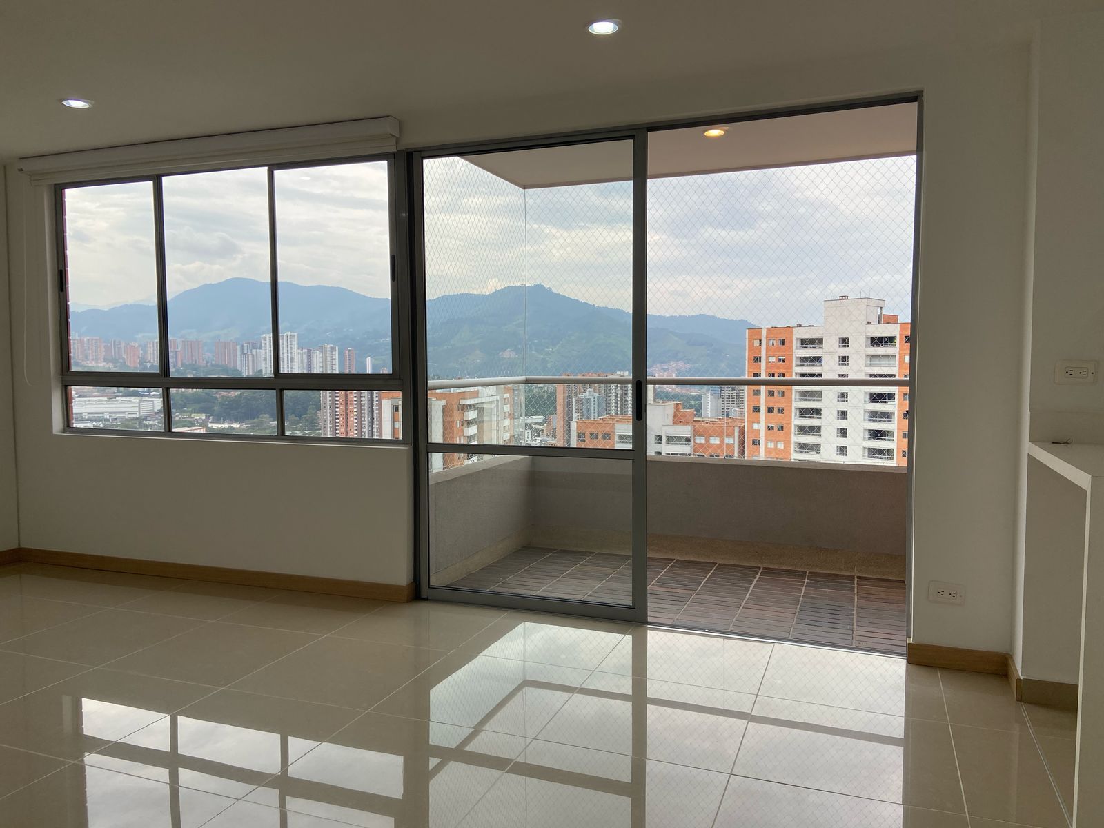 Apartamento en arriendo Antioquia Sabaneta Pan De Azúcar 87 m2 Habitaciones 3 Baños 2 Garajes 1 Precio $3550000