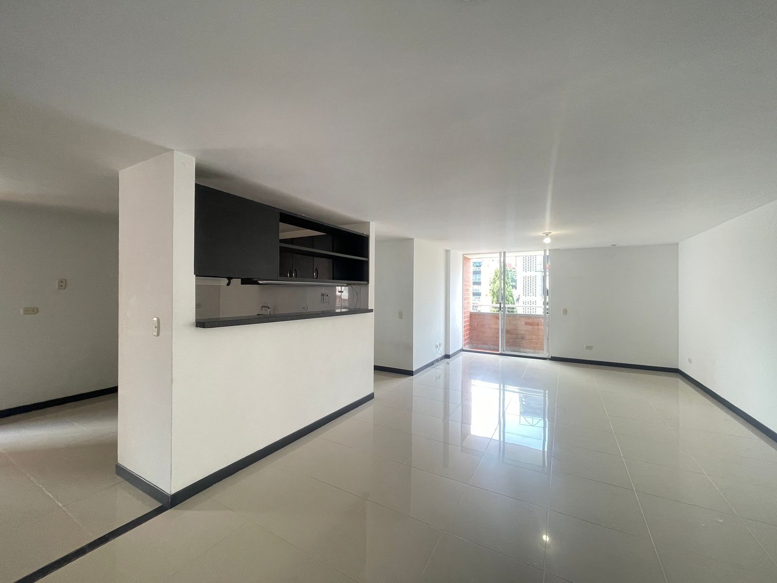 Apartamento en arriendo Antioquia Medellín Laureles 115 m2 Habitaciones 3 Baños 4 Garajes 1 Precio $3400000
