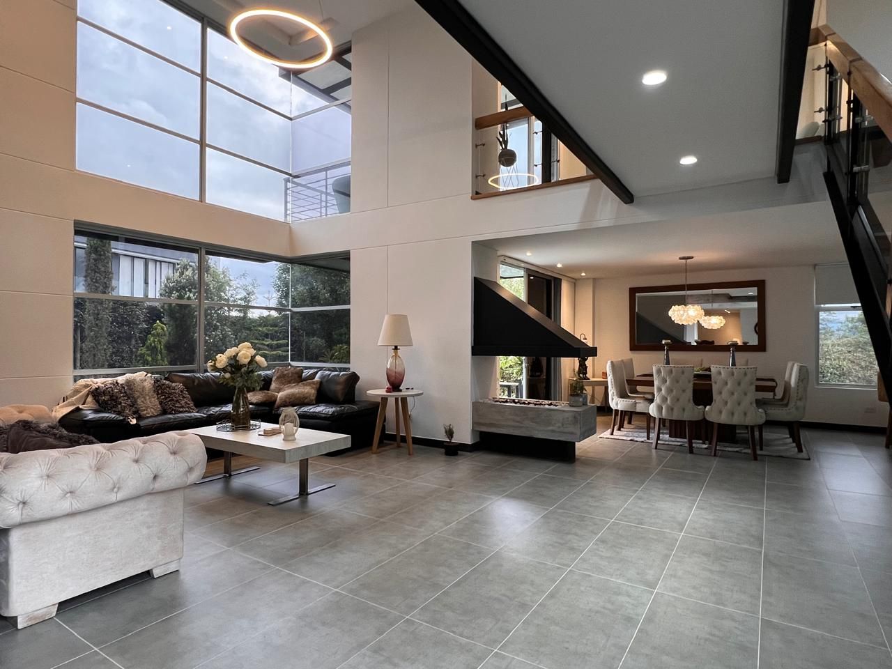 Casa en venta Antioquia Envigado Zúñiga 1980 m2 Habitaciones 5 Baños 6 Garajes 2 Precio $3550000000