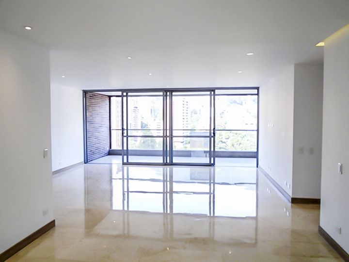 Apartamento en arriendo Antioquia Medellín La Linde 240 m2 Habitaciones 3 Baños 4 Garajes 3 Precio $14800000