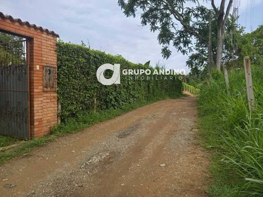 Lote en arriendo o venta Santander Floridablanca Floridablanca 3000 m2 Habitaciones 0 Baños 2 Garajes 0 Precio venta $5000000000 Precio arriendo $13000000