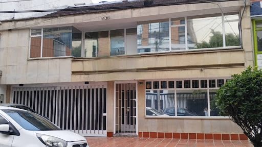 Casa en arriendo Cundinamarca Bogotá La Castellana 480 m2 Habitaciones 9 Baños 4 Garajes 2 Precio $10300000