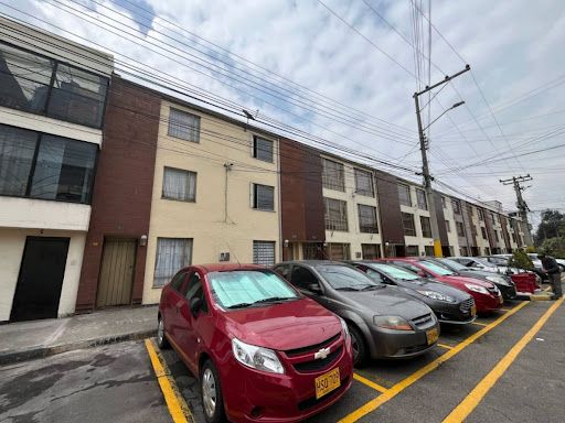 Casa en venta Cundinamarca Bogotá Villas De Granada Et I 96 m2 Habitaciones 4 Baños 3 Garajes 0 Precio $390000000