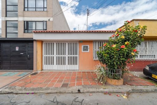 Casa en venta Cundinamarca Bogotá Aloha Sector Sur 220 m2 Habitaciones 6 Baños 2 Garajes 1 Precio $680000000