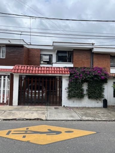 Casa en venta Cundinamarca Bogotá Prado Veraniego Sur 350 m2 Habitaciones 5 Baños 4 Garajes 3 Precio $930000000