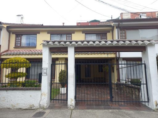 Casa en venta Cundinamarca Bogotá Santa Barbara Central 293 m2 Habitaciones 3 Baños 2 Garajes 2 Precio $1000000000
