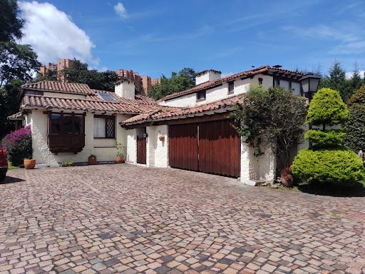 Casa en venta Cundinamarca Bogotá Niza Suba 320 m2 Habitaciones 5 Baños 4 Garajes 1 Precio $2200000000