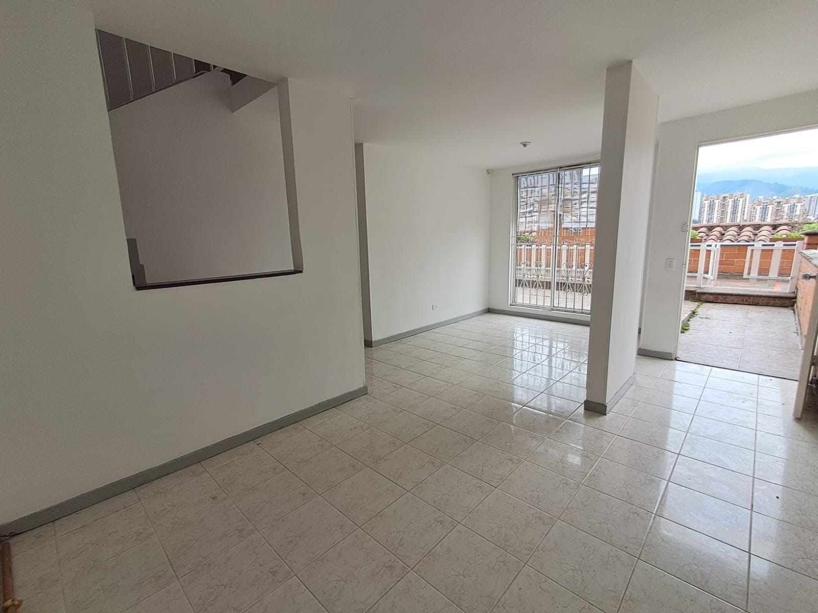 Casa en arriendo Antioquia Medellín La Mota 75 m2 Habitaciones 3 Baños 3 Garajes 1 Precio $2800000