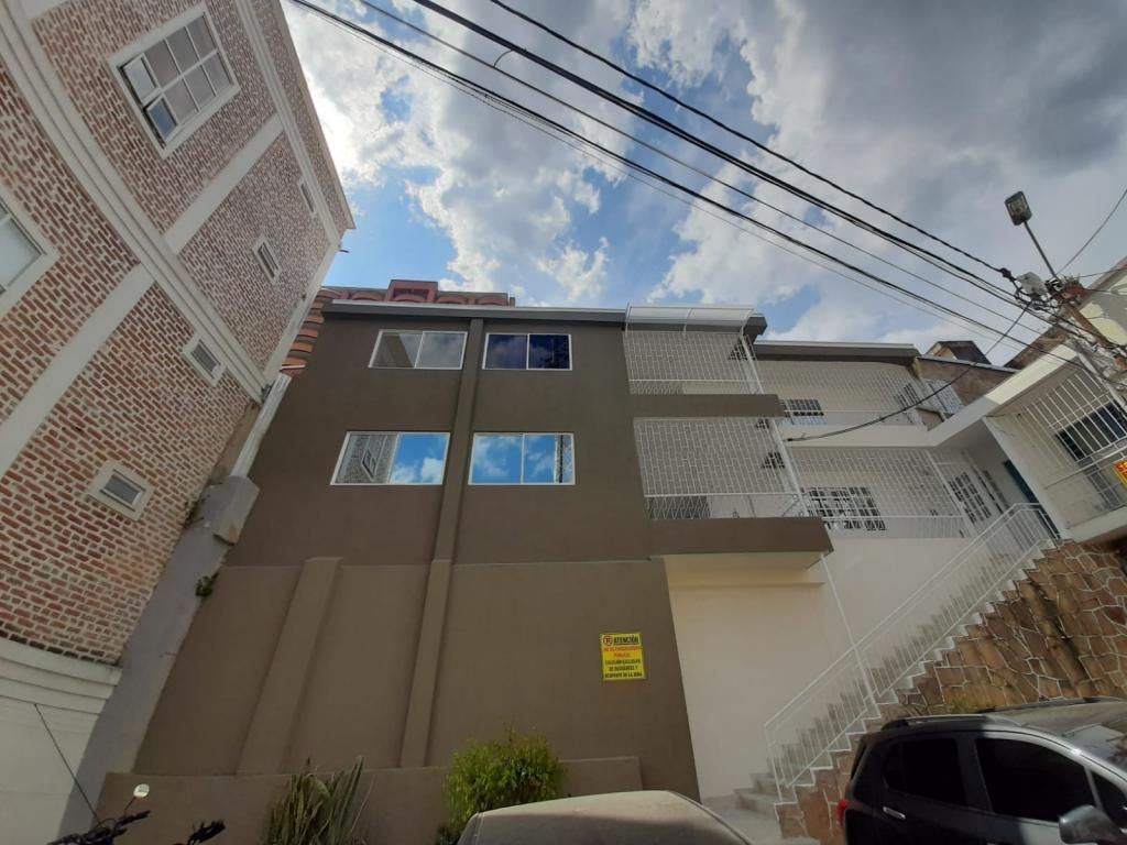 Edificio en venta Valle Del Cauca Cali Granada 260 m2 Habitaciones 8 Baños 4 Garajes 0 Precio $1500000000