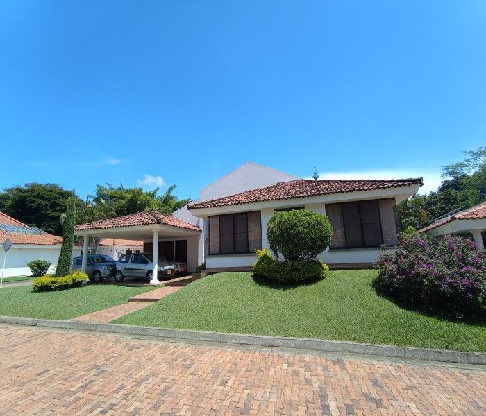 Casa en venta Valle Del Cauca Cali Parcelaciones Pance 310 m2 Habitaciones 4 Baños 5 Garajes 4 Precio $1480000000