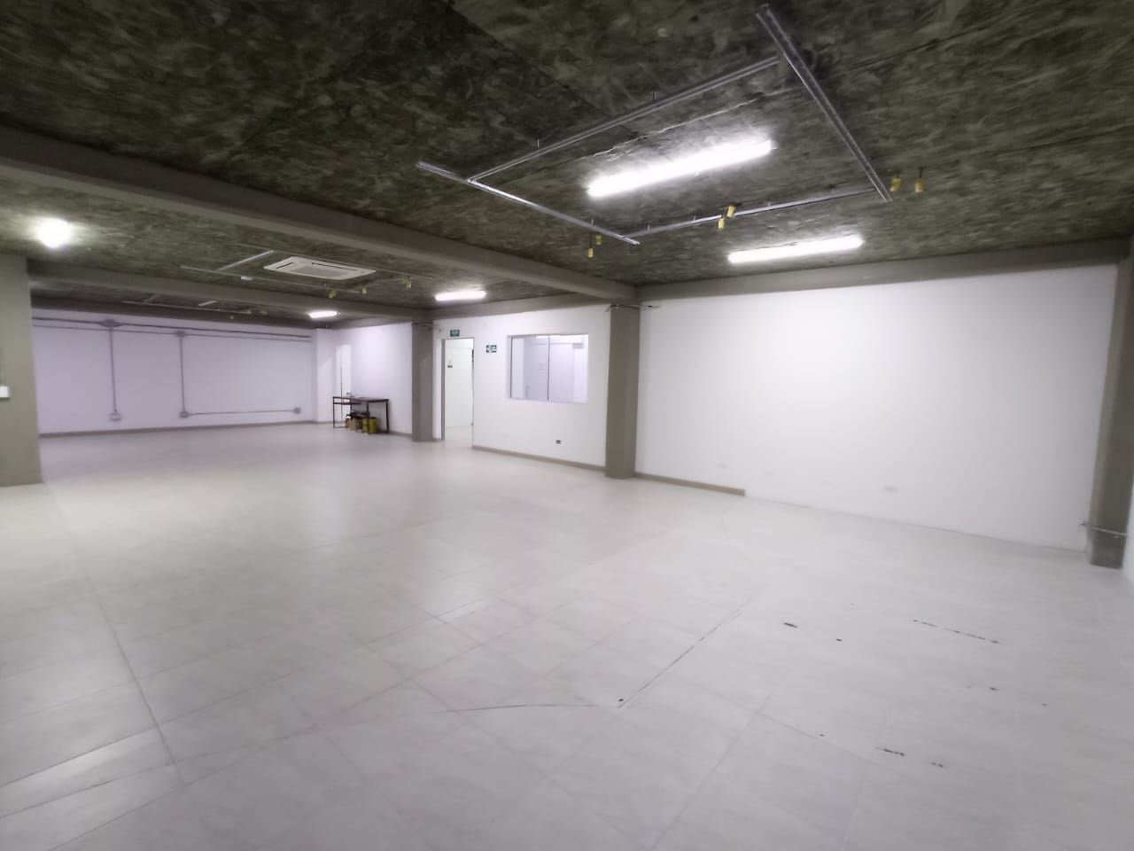 Local en arriendo Antioquia Itagüí La Esmeralda 220 m2 Habitaciones 0 Baños 3 Garajes 3 Precio $11500000