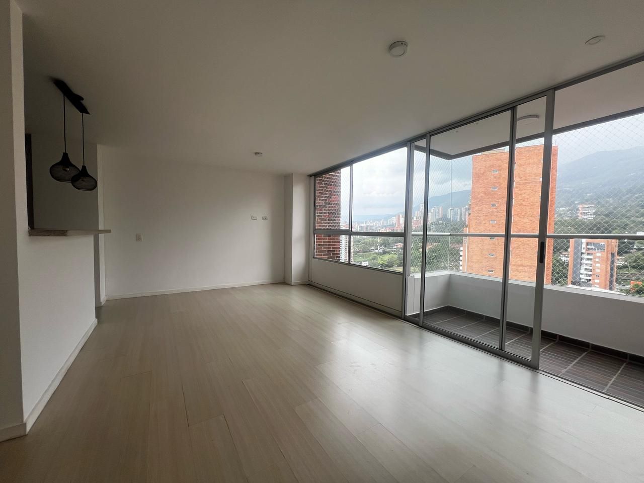 Apartamento en arriendo Antioquia Envigado El Esmeraldal 75 m2 Habitaciones 2 Baños 2 Garajes 2 Precio $3950000