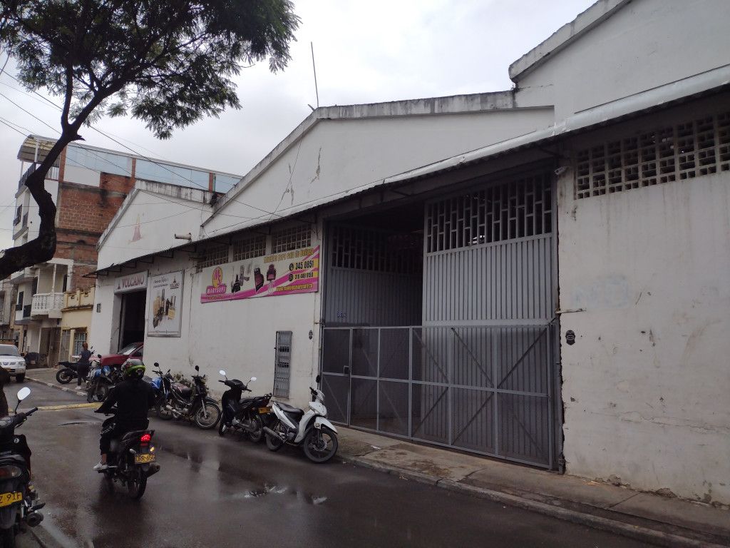 Bodega en venta Valle Del Cauca Cali Primitivo Crespo 381 m2 Habitaciones 0 Baños 1 Garajes 0 Precio $952500000