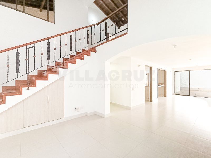 Casa en arriendo Antioquia Medellín Rosales 355 m2 Habitaciones 5 Baños 6 Garajes 2 Precio $9500000