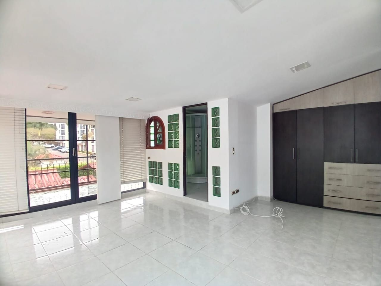 Casa en arriendo o venta Risaralda Pereira Cr Bosques De Santa Helena Ii 174 m2 Habitaciones 5 Baños 5 Garajes 3 Precio venta $670000000 Precio arriendo $3500000