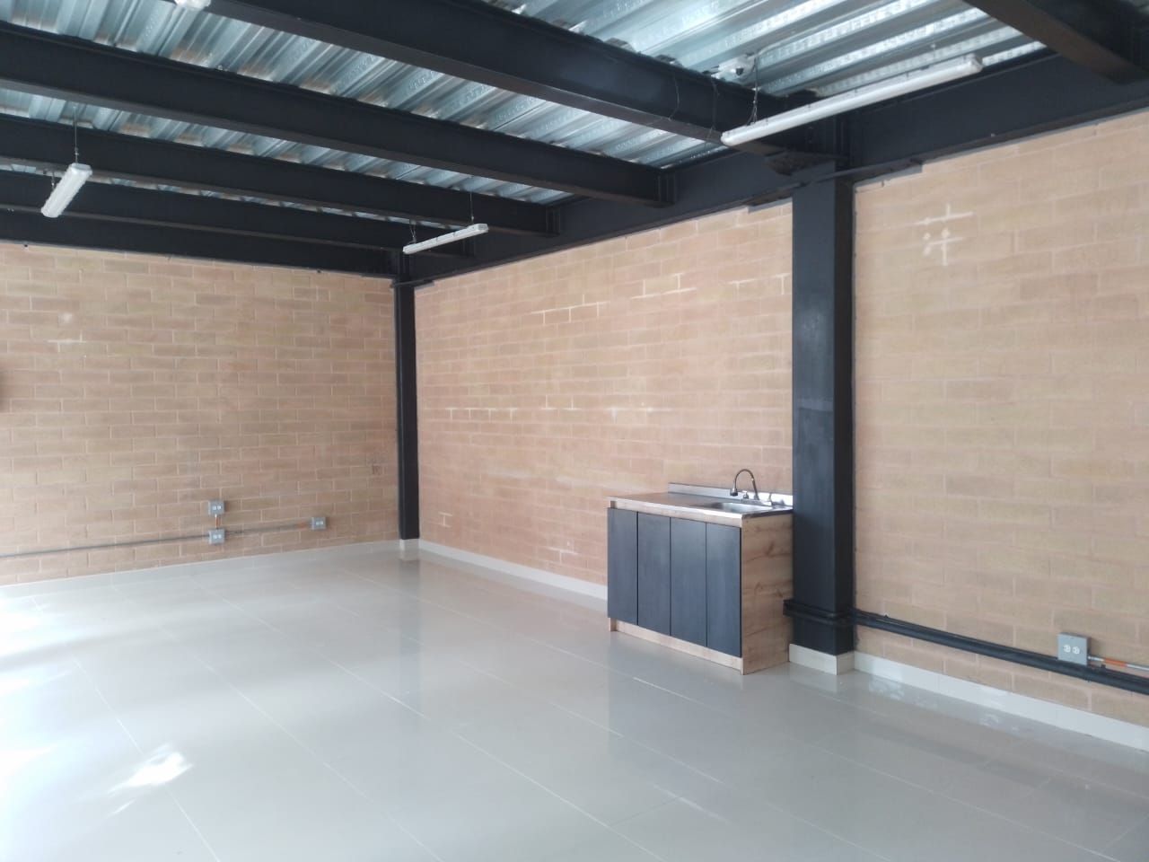 Local en arriendo Antioquia Itagüí La Esmeralda 58 m2 Habitaciones 0 Baños 1 Garajes 4 Precio $4000000