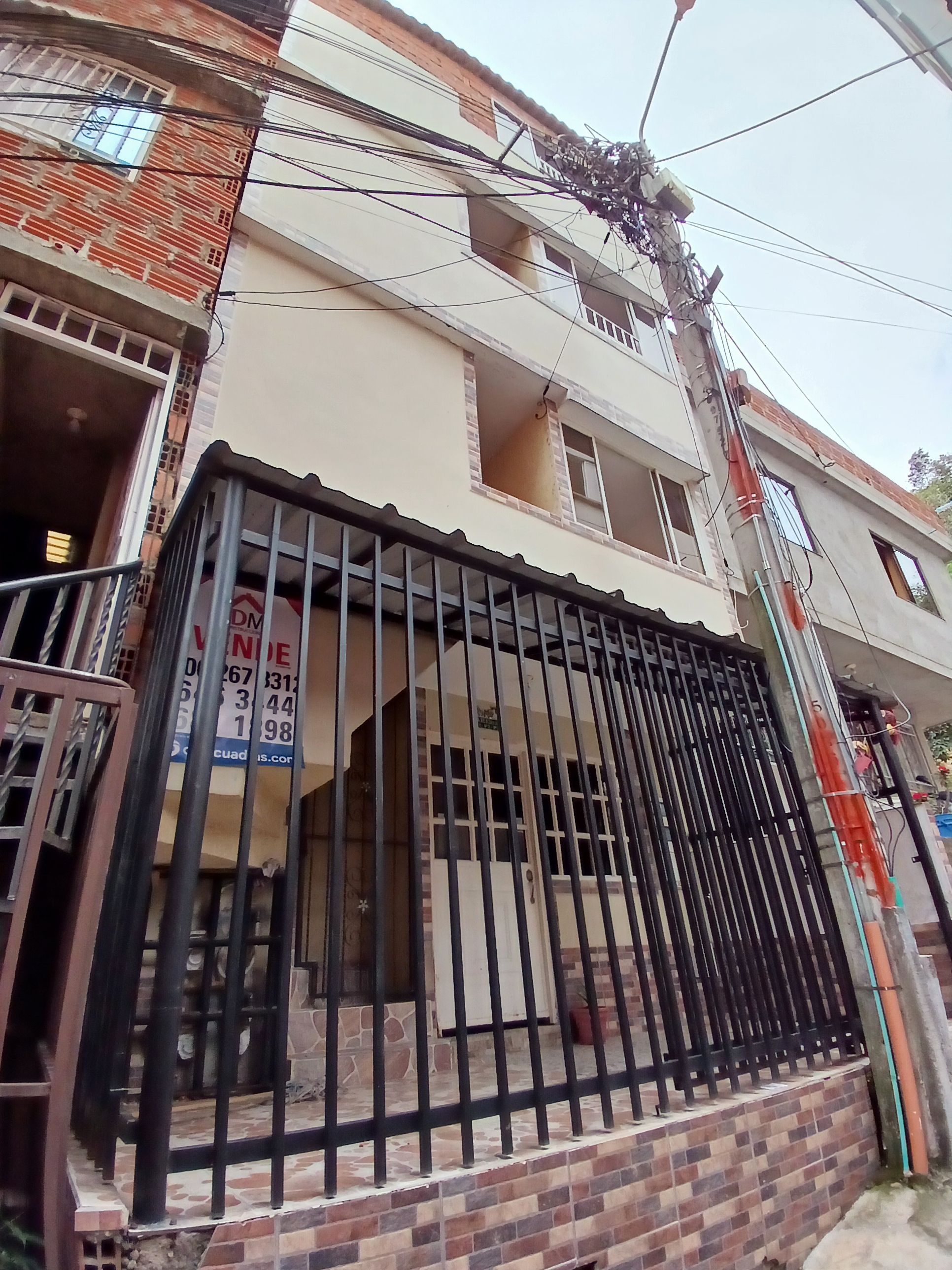 Edificio en venta Santander Girón Villa De Los Caballeros 200 m2 Habitaciones 6 Baños 4 Garajes 0 Precio $480000000