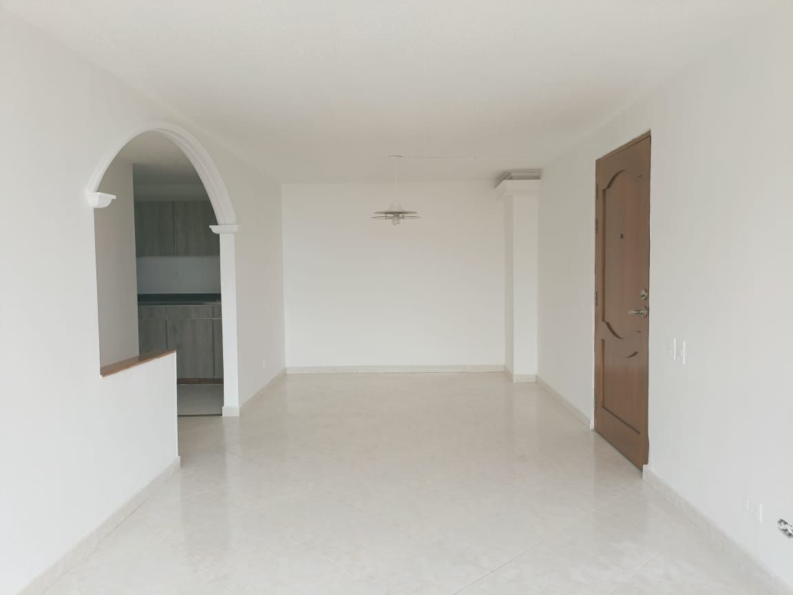Apartamento en arriendo Antioquia Medellín La Gloria 92 m2 Habitaciones 3 Baños 2 Garajes 1 Precio $3400000