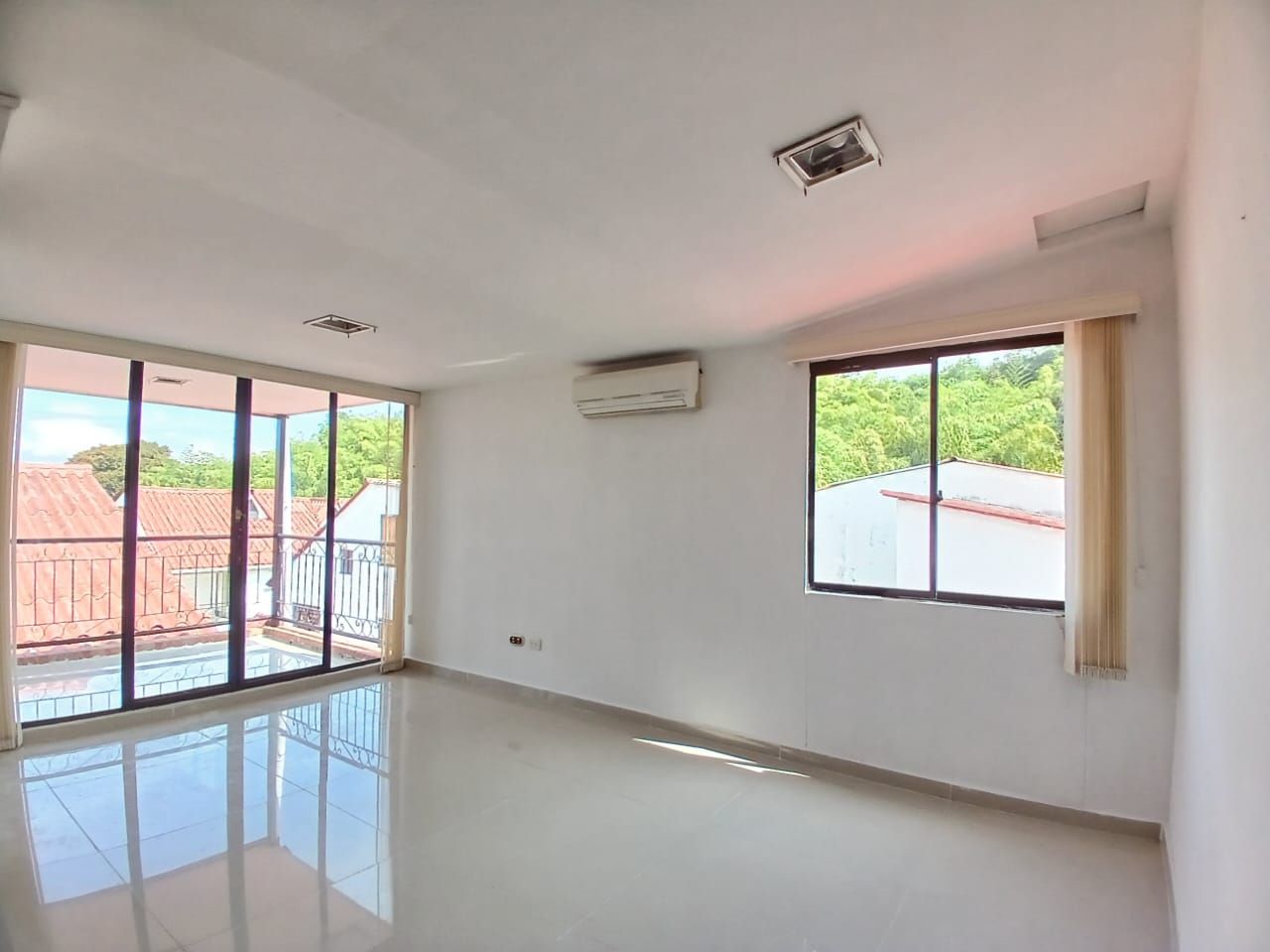 Casa en arriendo o venta Risaralda Pereira Ur Rincon De La Palma 174 m2 Habitaciones 5 Baños 5 Garajes 3 Precio venta $650000000 Precio arriendo $3300000