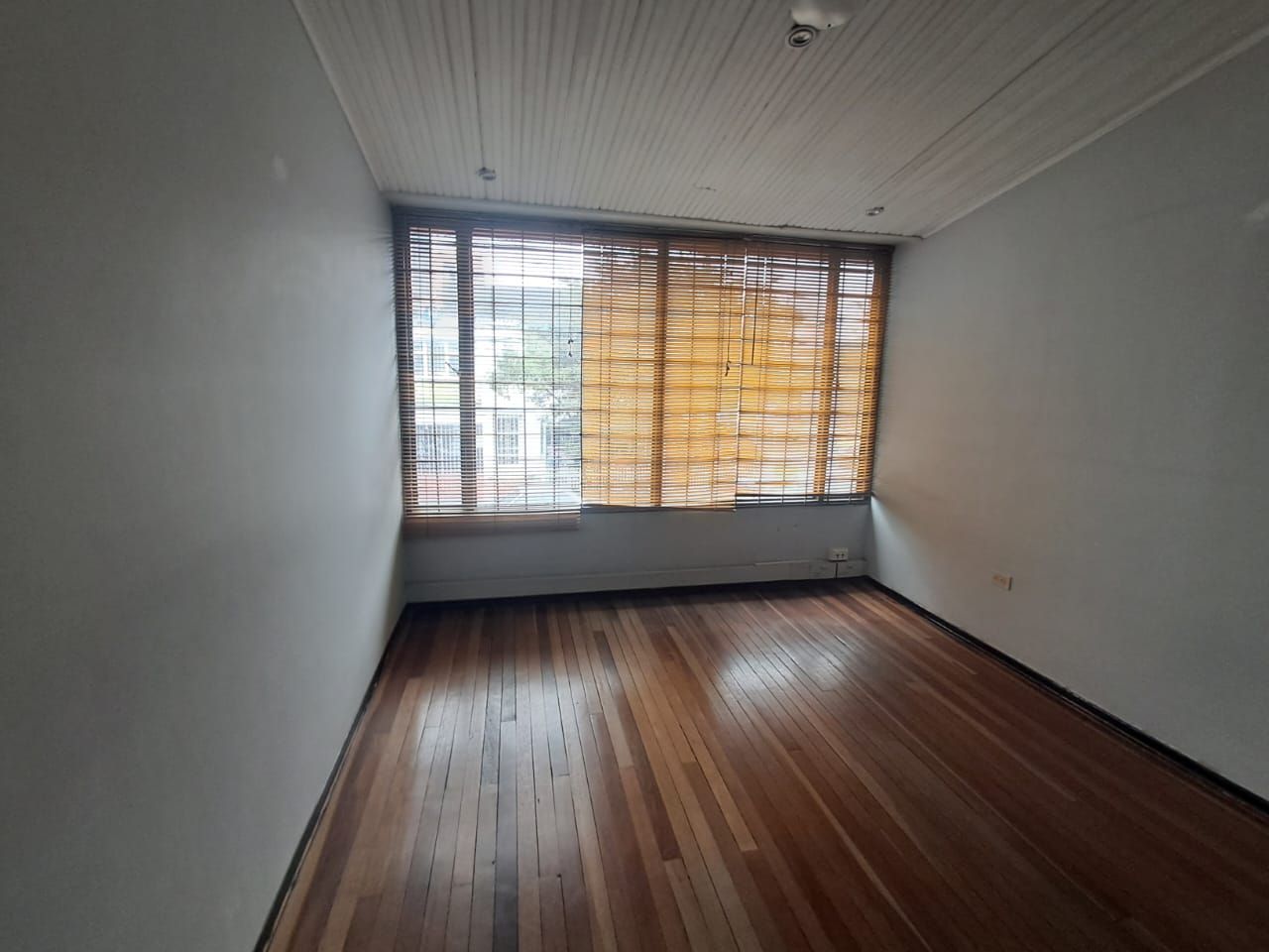 Casa en arriendo Cundinamarca Bogotá La Castellana 360 m2 Habitaciones 1 Baños 5 Garajes 1 Precio $10000000