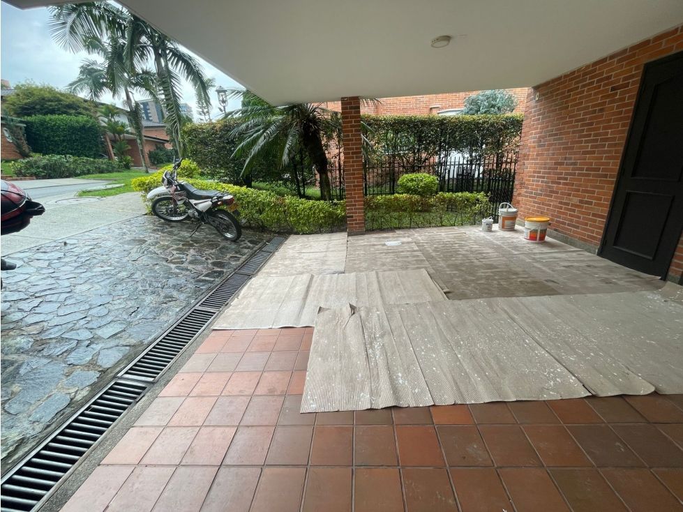 Casa en venta Antioquia Envigado Zúñiga 327 m2 Habitaciones 5 Baños 5 Garajes 2 Precio $1750000000