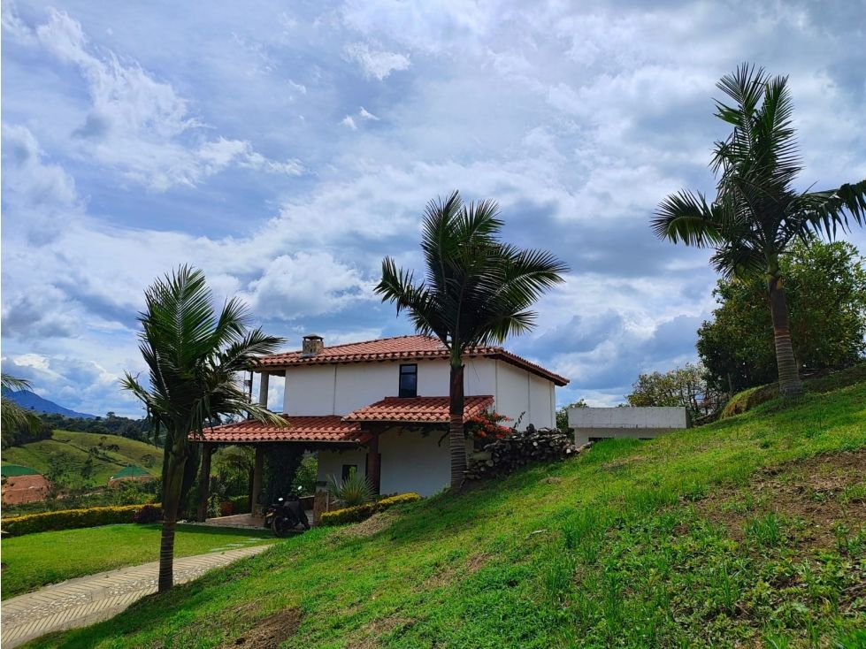 Casa en venta Antioquia El Carmen De Viboral El Carmen De Viboral 250 m2 Habitaciones 3 Baños 2 Garajes 4 Precio $1100000000