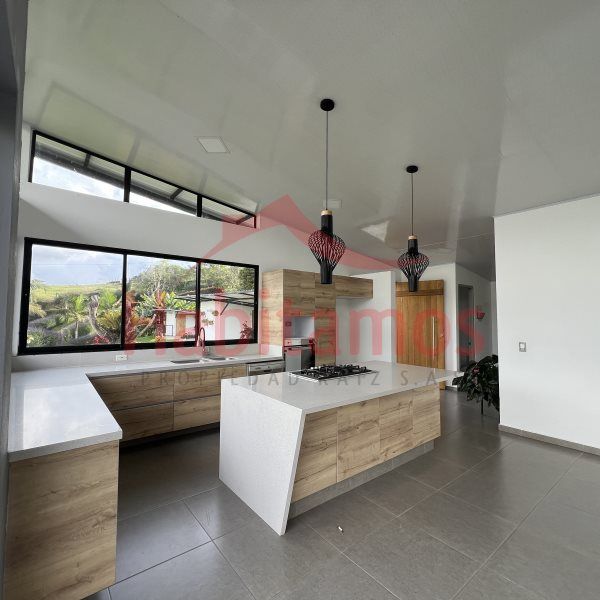 Casa en venta Antioquia El Carmen De Viboral Vereda Cristo Rey 3200 m2 Habitaciones 3 Baños 4 Garajes 2 Precio $1500000000