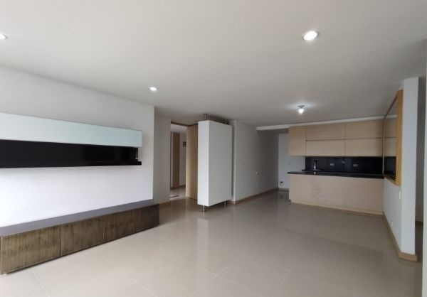 Apartamento en arriendo Antioquia Envigado Jardines 120 m2 Habitaciones 3 Baños 3 Garajes 2 Precio $5000000