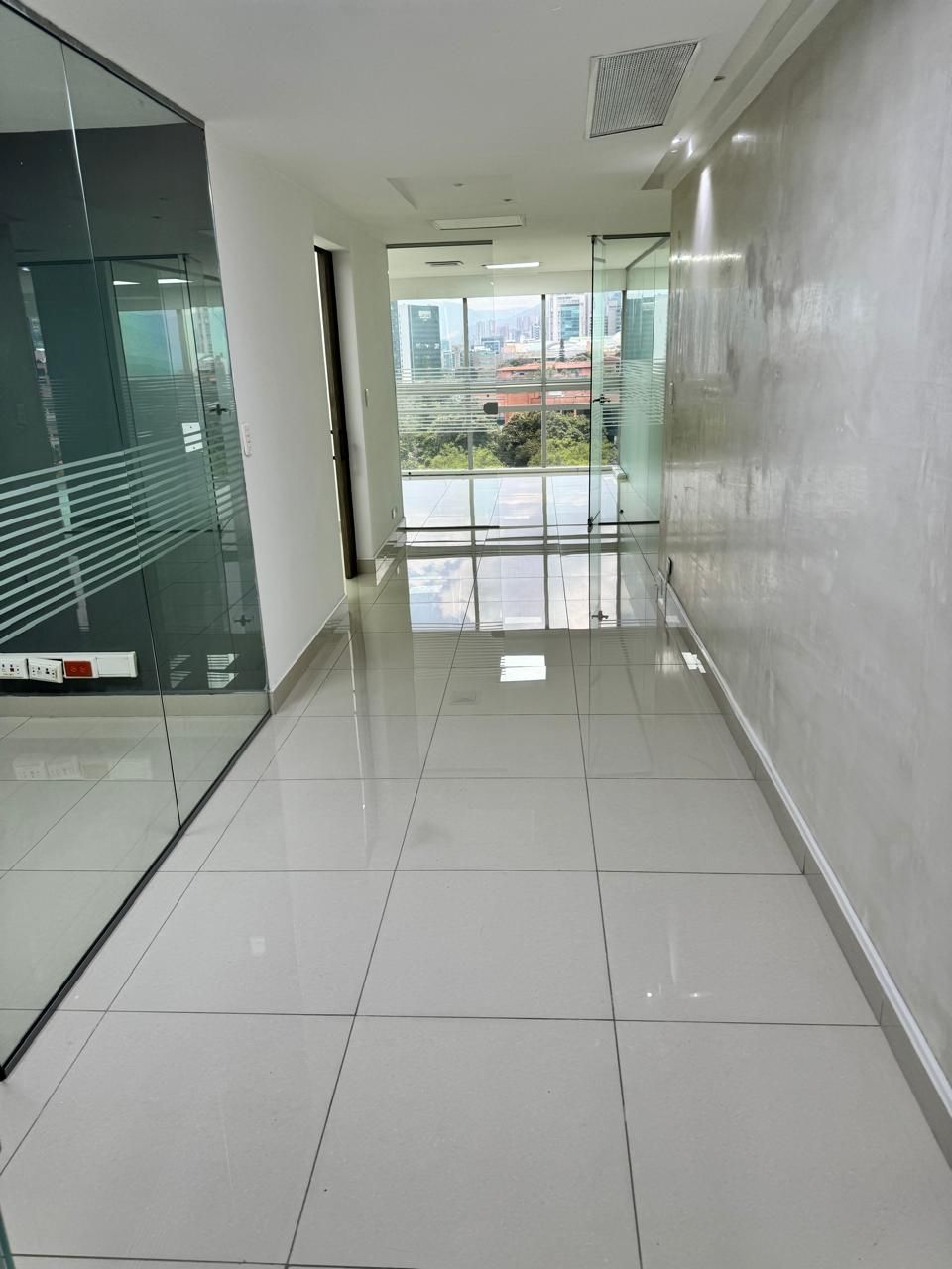 Oficina en arriendo Antioquia Medellín El Diamante No2 74 m2 Habitaciones 0 Baños 2 Garajes 1 Precio $7500000