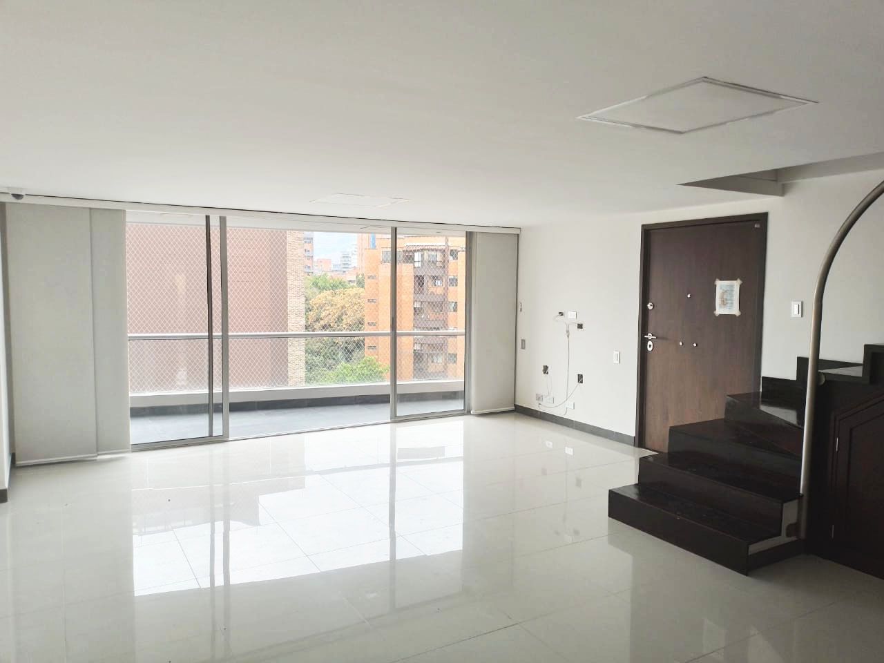 Apartamento en arriendo Antioquia Medellín Los Conquistadores 184 m2 Habitaciones 3 Baños 4 Garajes 2 Precio $5400000