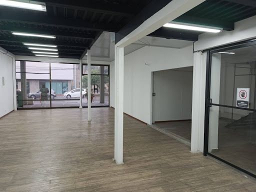 Local en arriendo Antioquia Itagüí La Esmeralda 238 m2 Habitaciones 0 Baños 3 Garajes 2 Precio $11900000