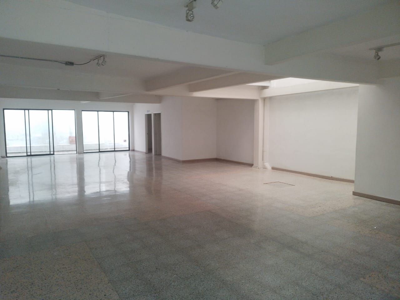 Local en arriendo Antioquia Medellín Belen 198 m2 Habitaciones 0 Baños 2 Garajes 0 Precio $7600000
