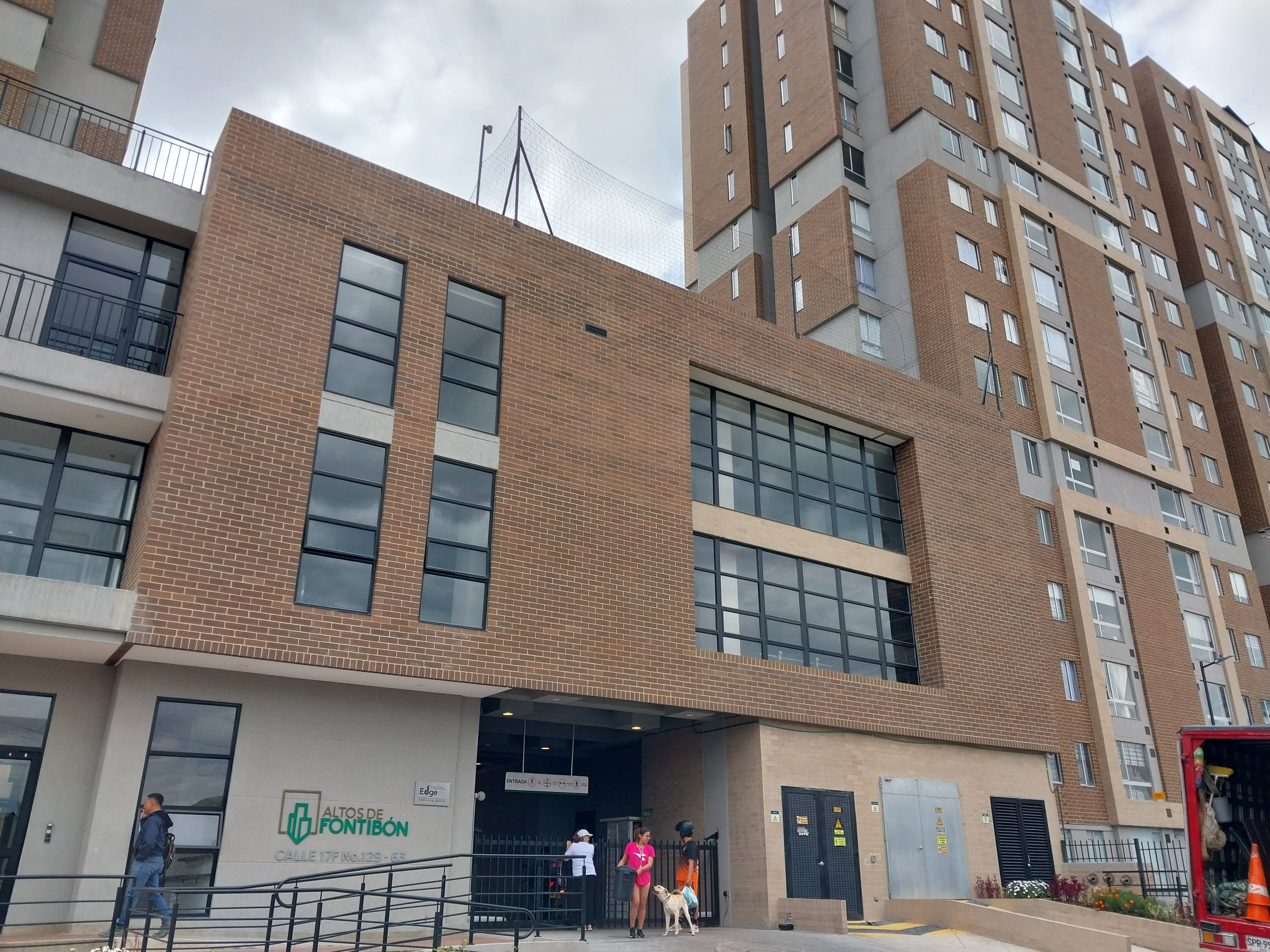 Apartamento en venta Cundinamarca Bogotá Cjr Oeste De Granada 75 m2 Habitaciones 3 Baños 2 Garajes 1 Precio $390000000