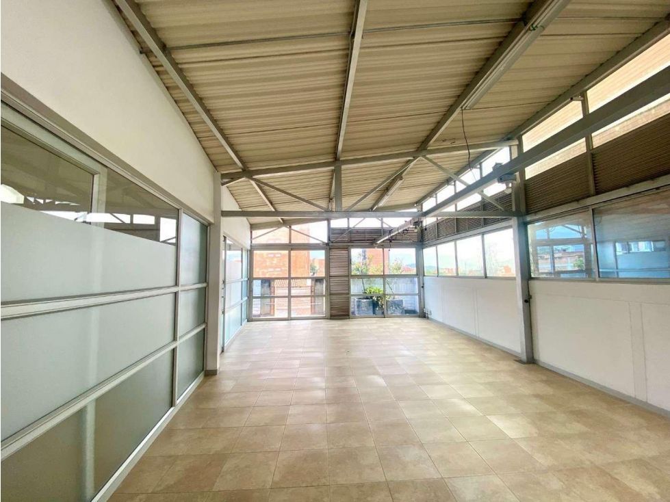 Bodega en arriendo Antioquia Medellín Granada 213 m2 Habitaciones 0 Baños 2 Garajes 0 Precio $6000000