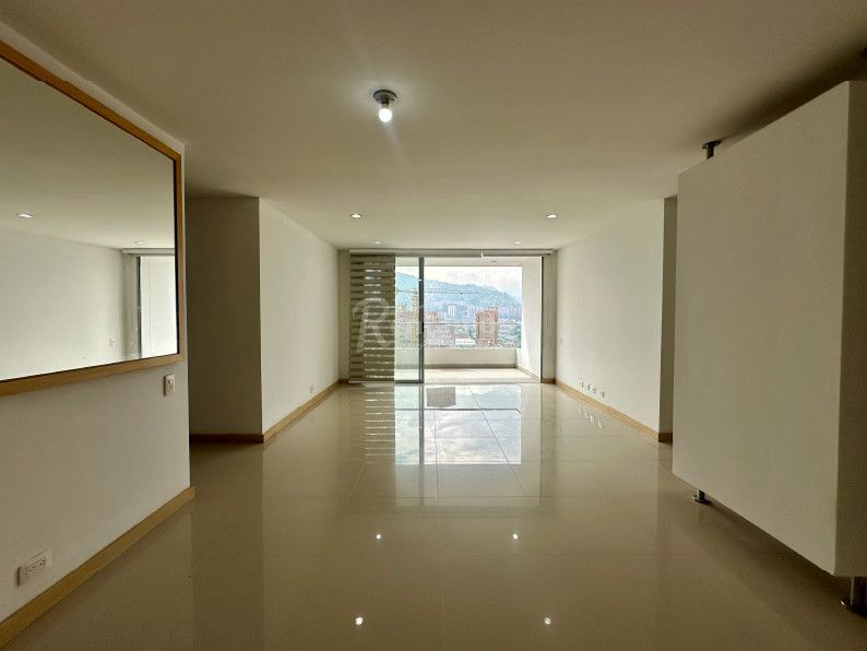 Apartamento en venta Antioquia Envigado Jardines 126 m2 Habitaciones 3 Baños 3 Garajes 2 Precio $1100000000