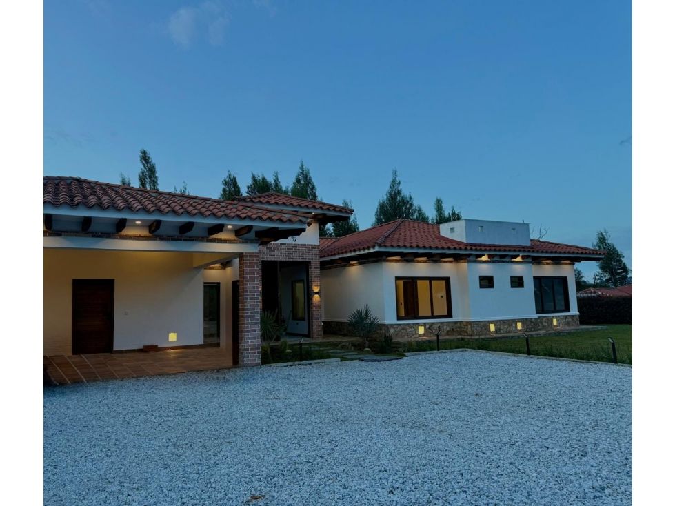 Casa en venta Antioquia El Carmen De Viboral Tahamíes 330 m2 Habitaciones 3 Baños 3 Garajes 2 Precio $2000000000