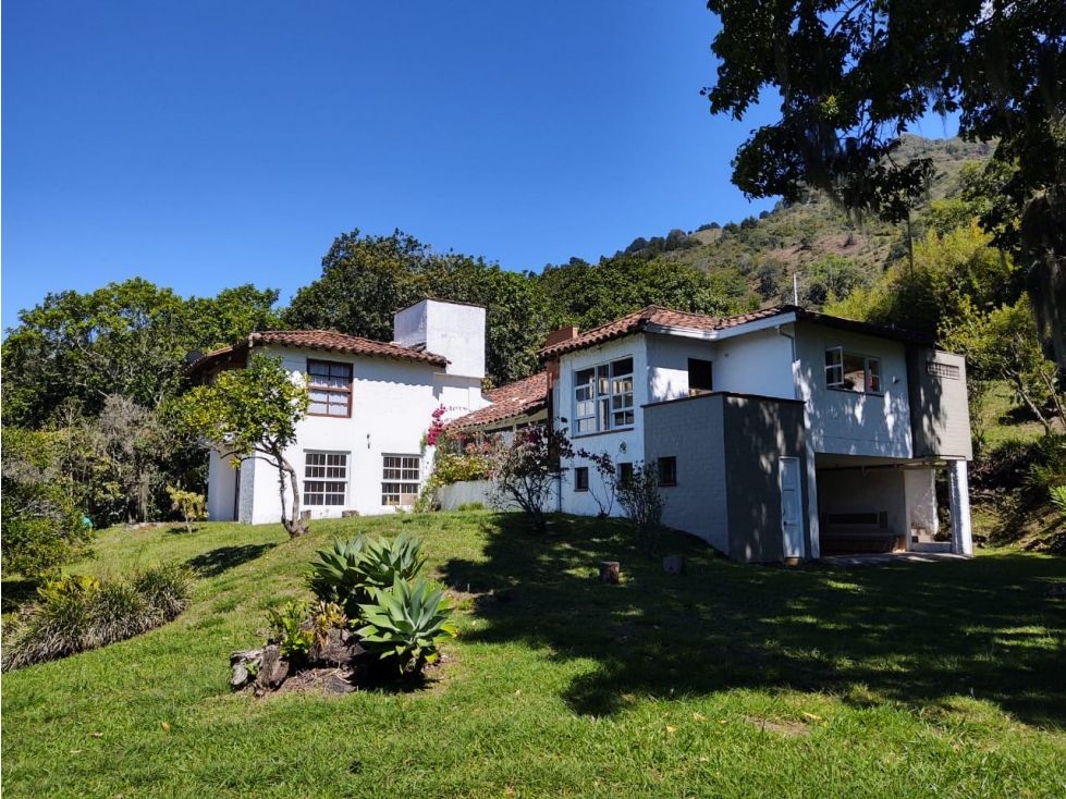 Finca en venta Antioquia Copacabana Copacabana 350 m2 Habitaciones 3 Baños 5 Garajes 2 Precio $1800000000