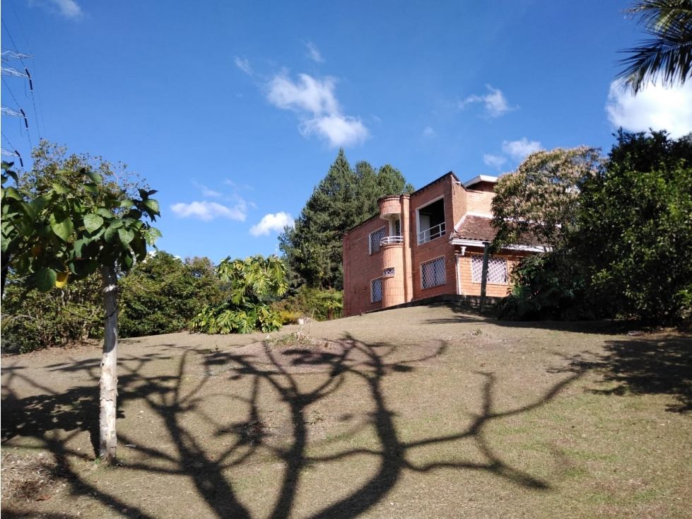 Finca en venta Antioquia La Ceja Centro 13500 m2 Habitaciones 4 Baños 5 Garajes 8 Precio $1850000000
