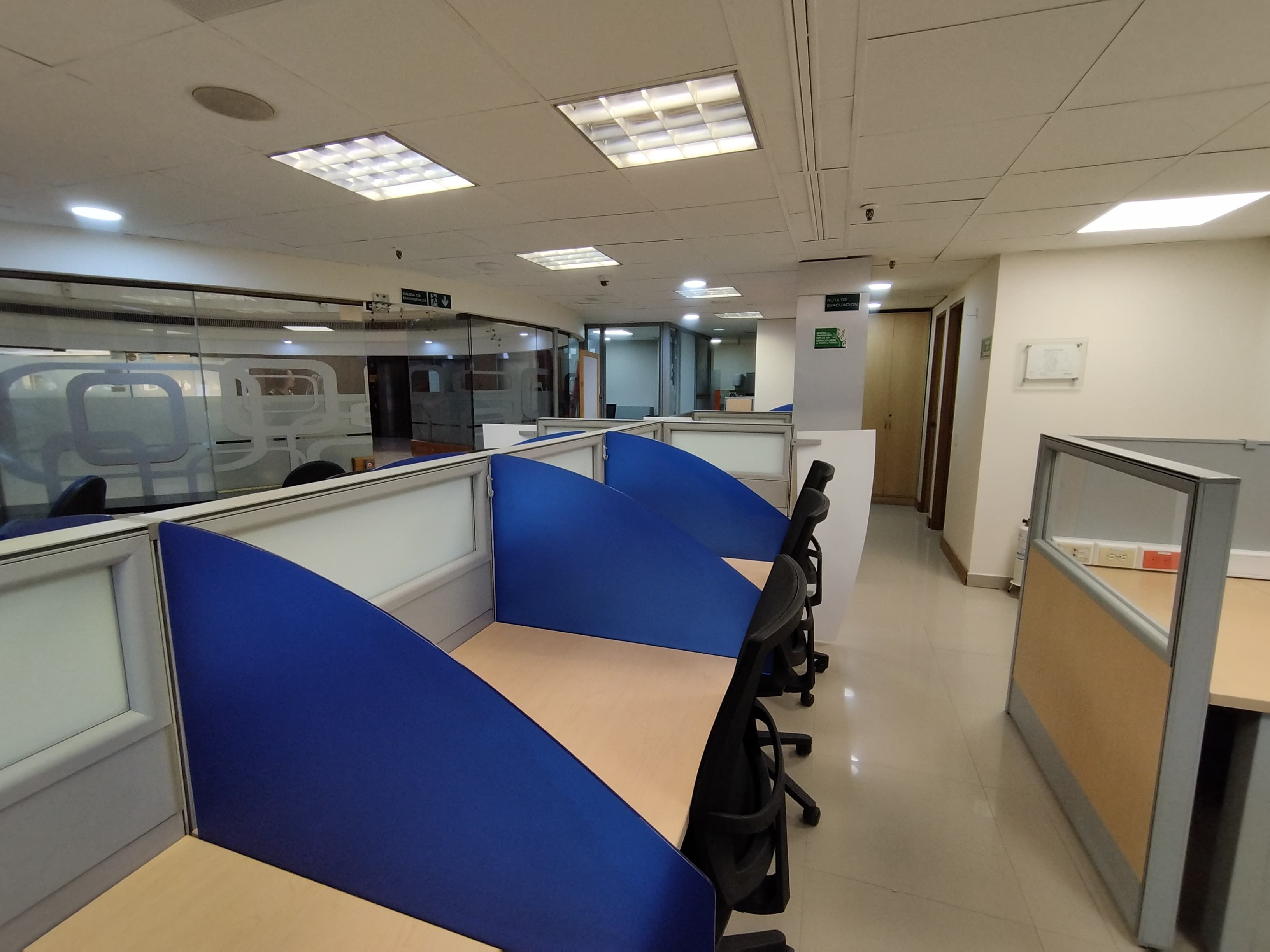 Oficina en arriendo Antioquia Medellín Castropol 87 m2 Habitaciones 0 Baños 2 Garajes 2 Precio $9000000