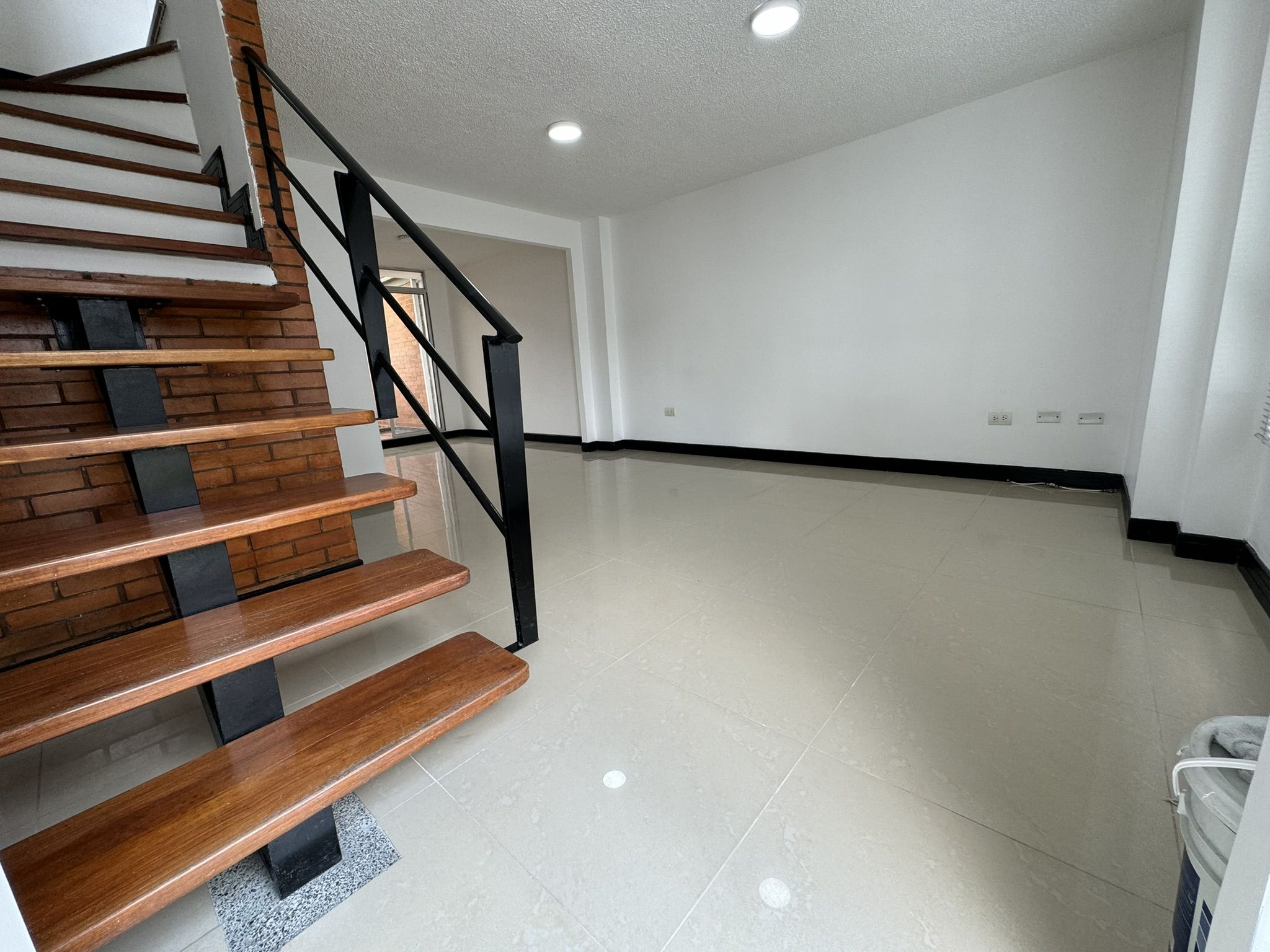 Casa en arriendo o venta Risaralda Pereira Sector Belmonte 129 m2 Habitaciones 3 Baños 3 Garajes 1 Precio venta $470000000 Precio arriendo $2850000