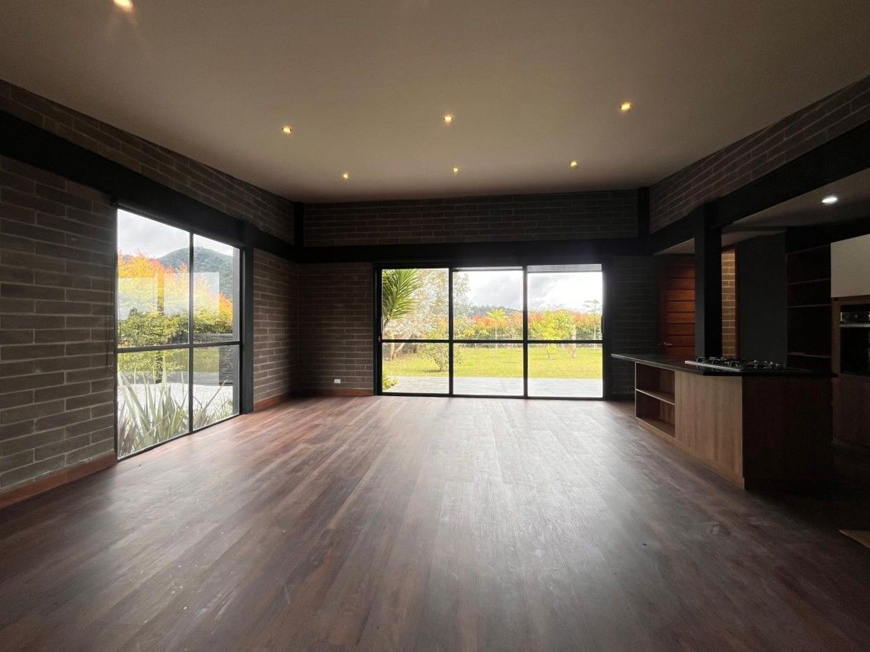 Casa en arriendo Antioquia El Retiro Cn El Campo 210 m2 Habitaciones 3 Baños 4 Garajes 6 Precio $8500000