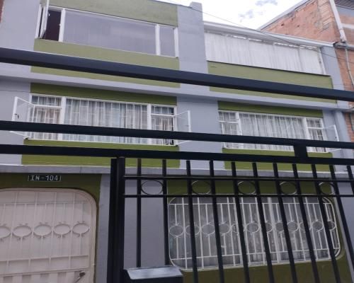 Casa en venta Cundinamarca Bogotá Ciudad Bachué 128 m2 Habitaciones 3 Baños 3 Garajes 0 Precio $350000000