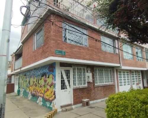 Casa en venta Cundinamarca Bogotá La Primavera 187 m2 Habitaciones 5 Baños 3 Garajes 1 Precio $480000000