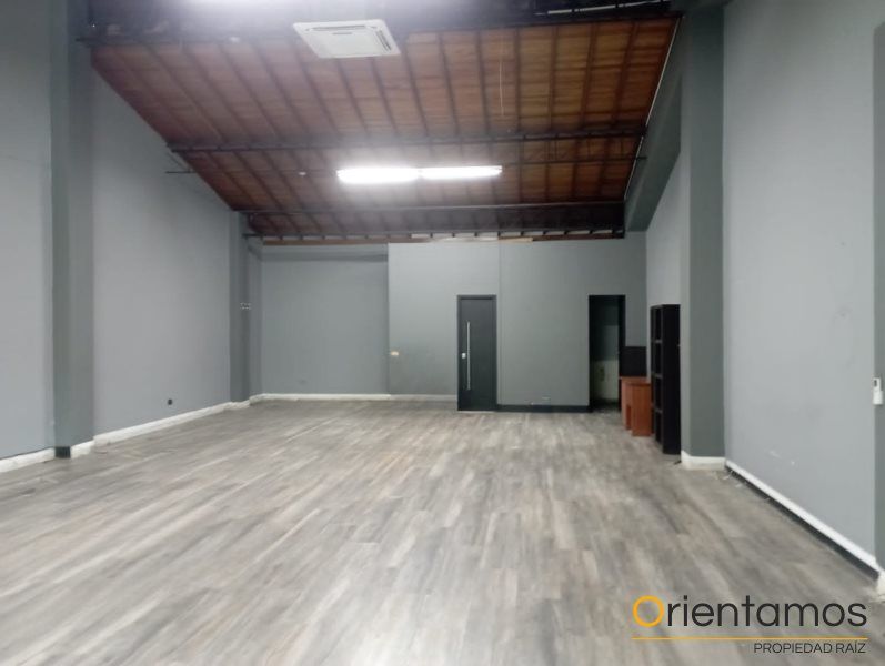 Local en arriendo Antioquia Medellín Tenche 300 m2 Habitaciones 0 Baños 3 Garajes 0 Precio $15000000